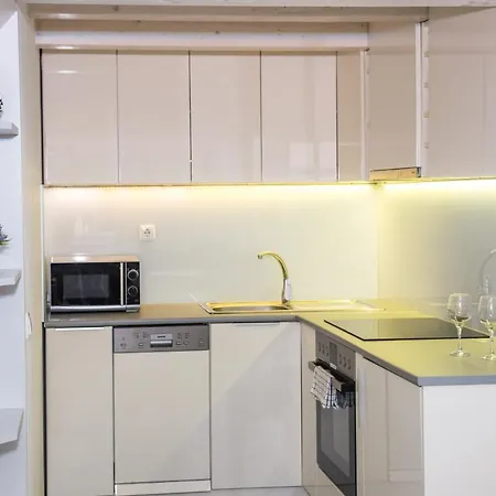 Aradi Apartment *